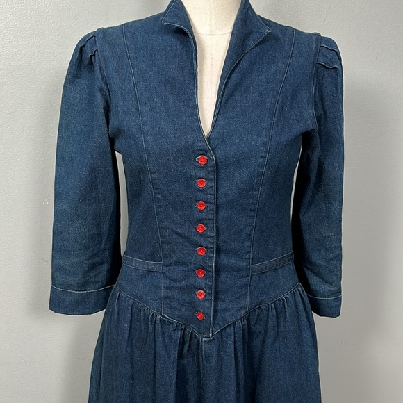 Vintage Soft Blue Denim Button Down Front V-neck drop basque waist belted - Picture 2 of 14